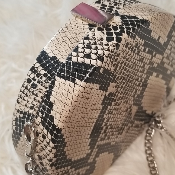 Crossbody bag - Picture 8 of 9